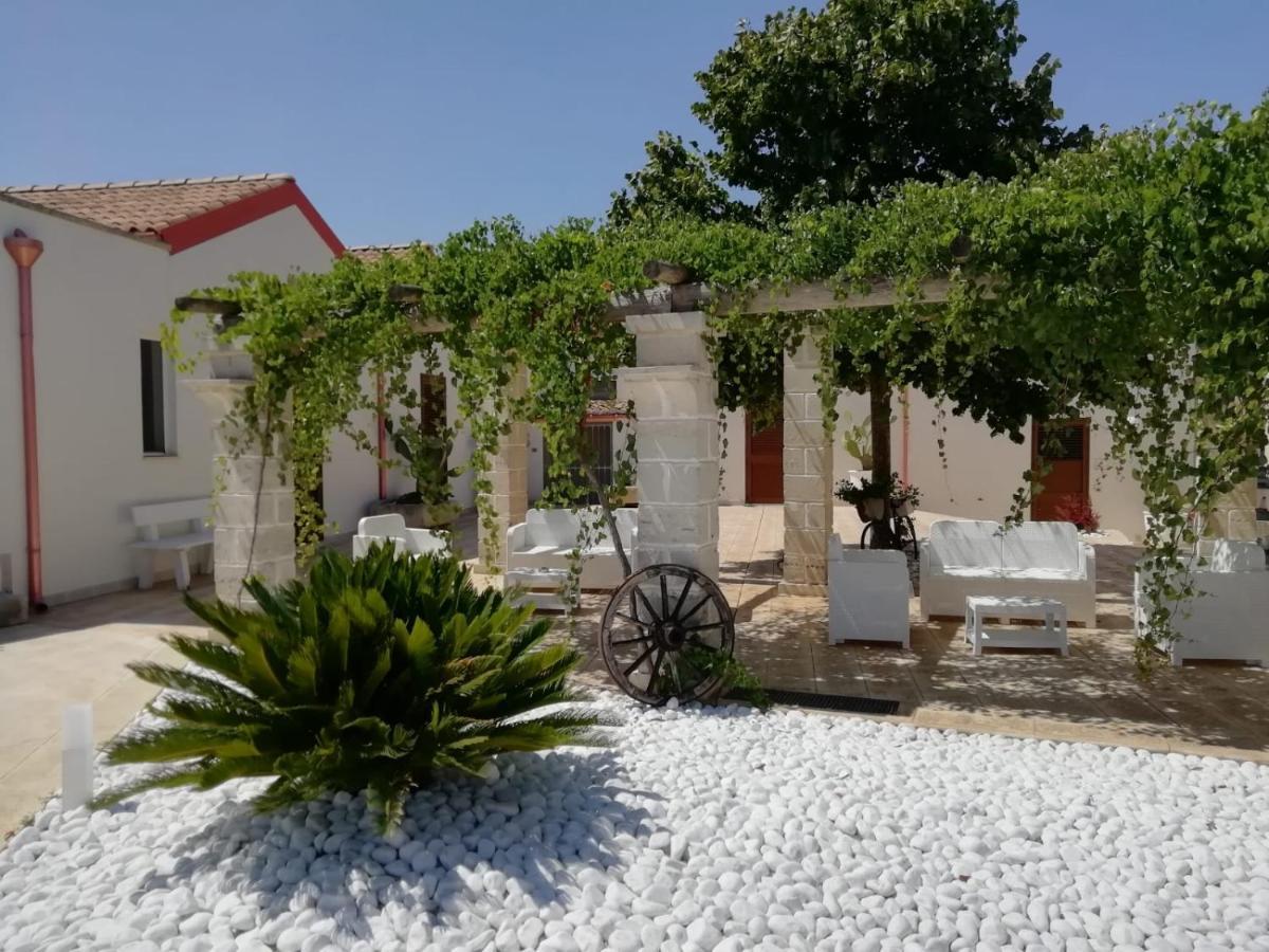 Il Giardino Del Tiglio Bed & Breakfast Uggiano La Chiesa Luaran gambar